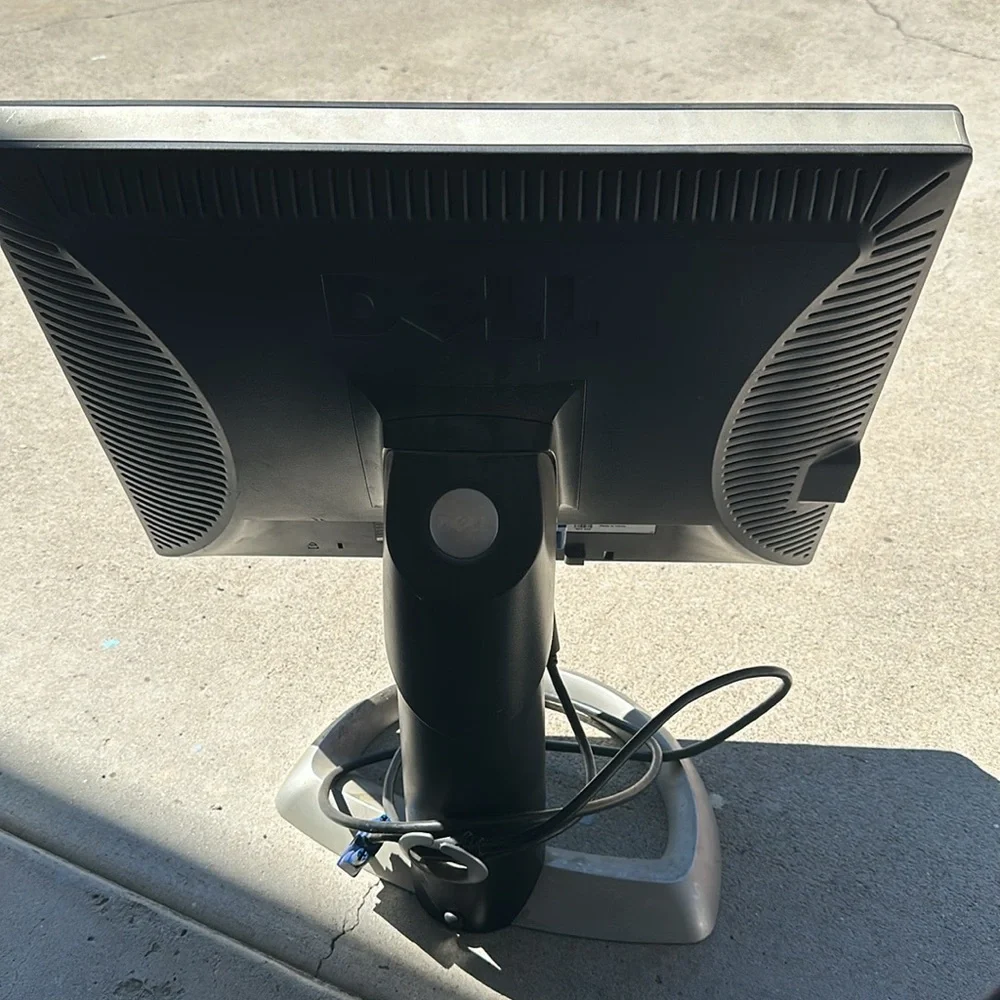 I’m selling this computer monitor for 20 dollars